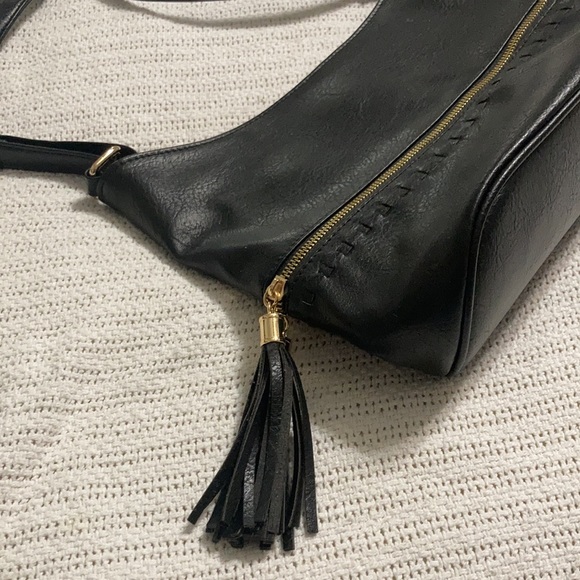 LF Leather bag with tassel and gold hardware - Picture 3 of 8